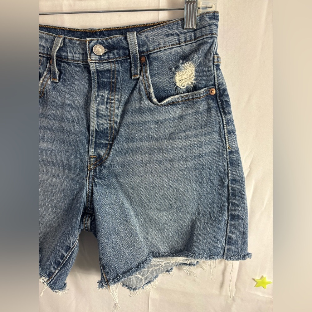 Levi 501 Distressed Mid Rise Mid Length Retro Denim Shorts Women’s Size 27 - Picture 6 of 12